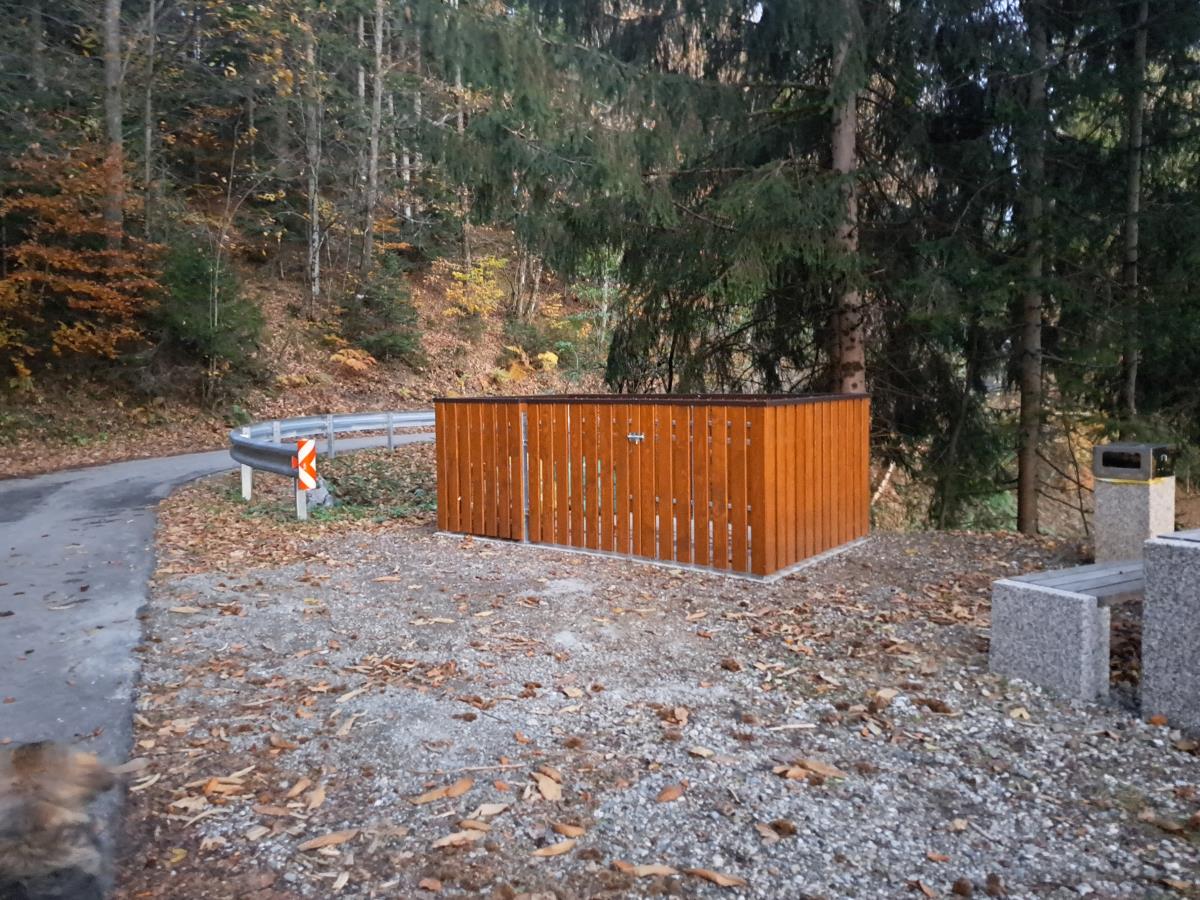 Otok za odpadke na Letališču